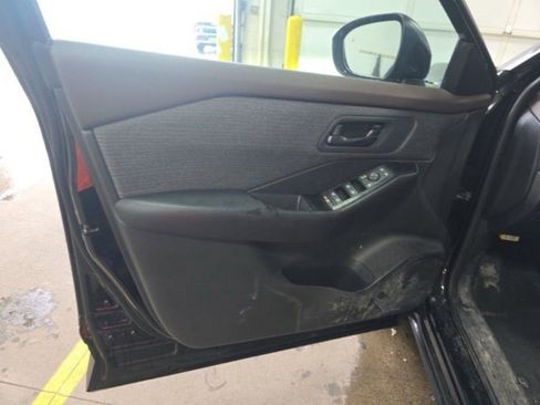 Used 2023 Nissan Rogue S AWD/4WD image 13