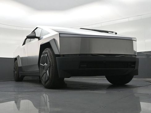 Used 2024 Tesla Cybertruck AWD Crew Cab image 28