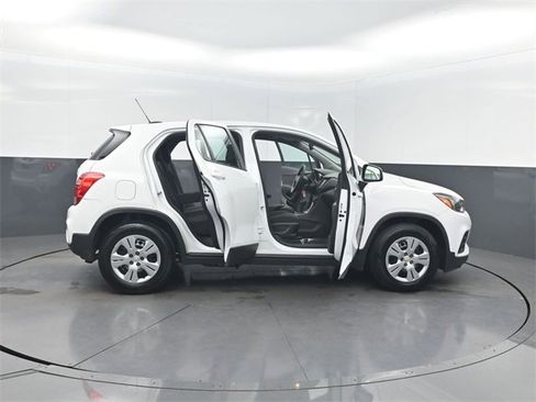 Used 2019 Chevrolet Trax LS image 36