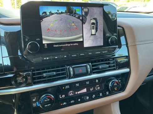 Used 2025 Nissan Pathfinder Platinum AWD/4WD image 31