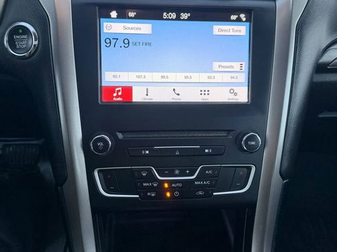 Used 2017 Ford Fusion SE w/ Fusion SE Technology Package FWD image 28