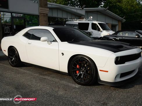 Used 2015 Dodge Challenger SRT Hellcat image 9