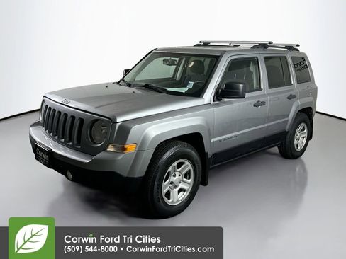Used 2016 Jeep Patriot Sport image 5
