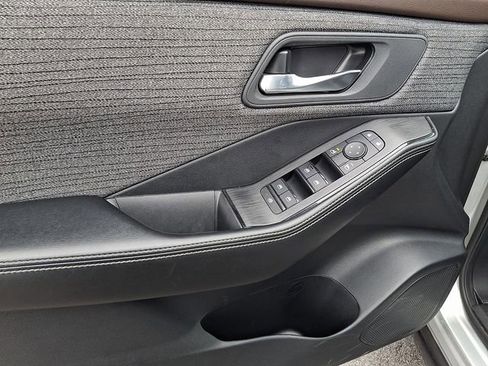 Used 2023 Nissan Rogue SV image 12