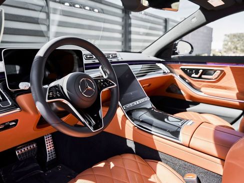 Used 2023 Mercedes-Benz S 580 4MATIC Sedan image 2