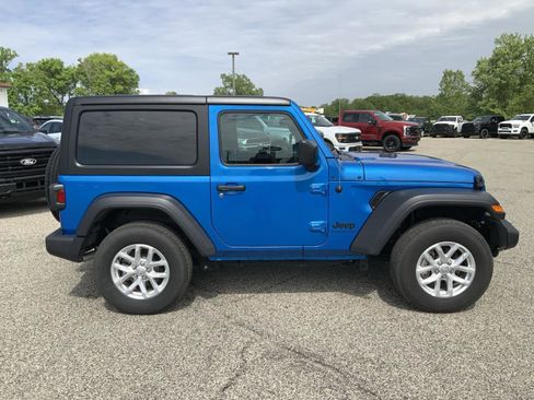 Used 2023 Jeep Wrangler Sport AWD/4WD image 13