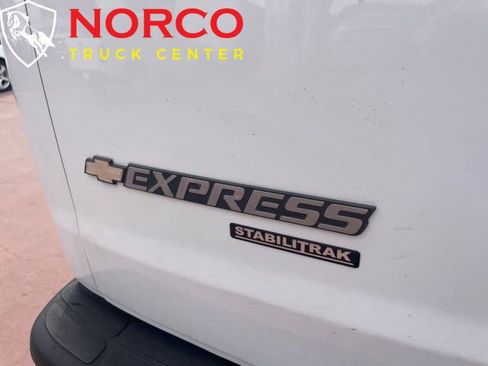 Used 2014 Chevrolet Express 2500 image 9
