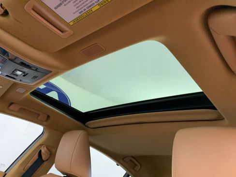 Used 2022 Lexus ES 300h Ultra Luxury w/ Accessory Package FWD image 28