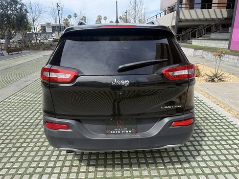 Used 2016 Jeep Cherokee Limited image 12