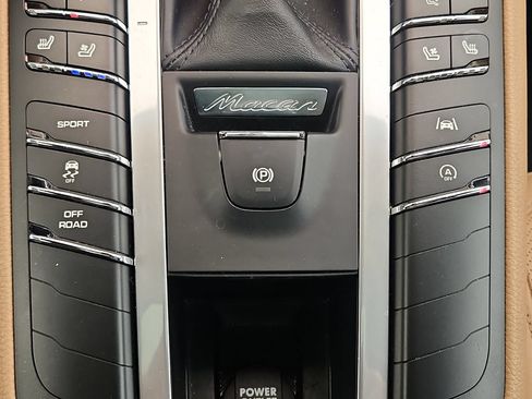 Certified 2021 Porsche Macan w/ Premium Package Plus AWD/4WD image 19