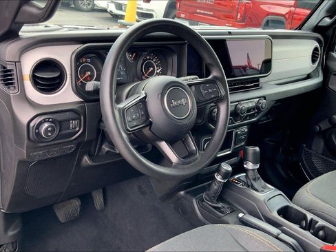 Used 2024 Jeep Gladiator Sport AWD/4WD image 12