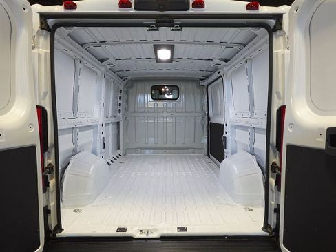 Used 2024 RAM ProMaster 3500 w/ Convenience Group image 12