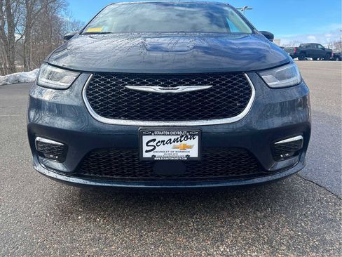 Used 2023 Chrysler Pacifica Touring-L image 22