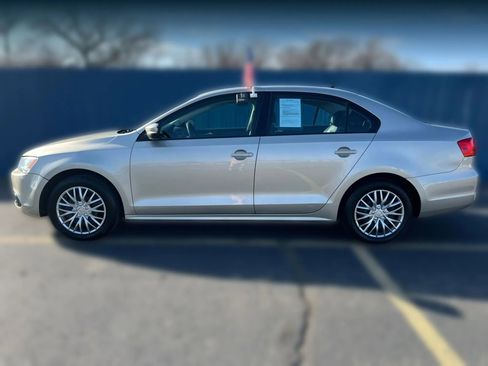 Used 2014 Volkswagen Jetta SE image 4