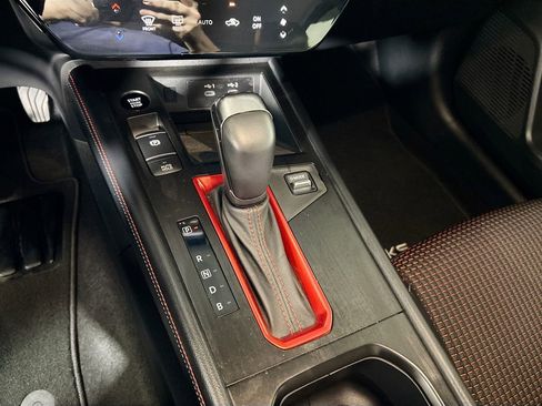 Used 2025 Nissan Kicks SR image 17