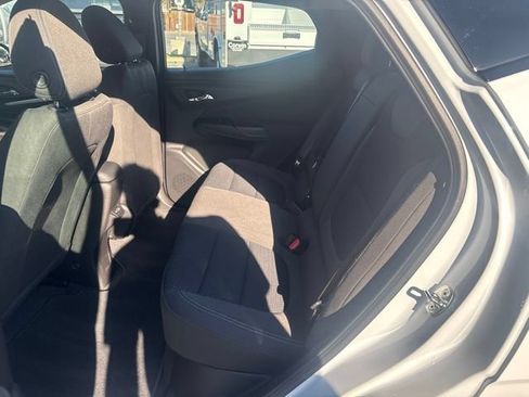 Used 2023 Chevrolet Bolt EUV LT w/ Comfort Package FWD image 18