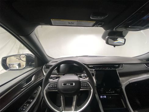 Used 2024 Jeep Grand Cherokee Limited 4xe AWD/4WD image 31