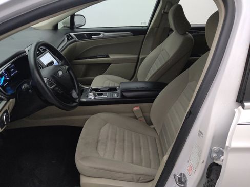 Used 2020 Ford Fusion SE image 17