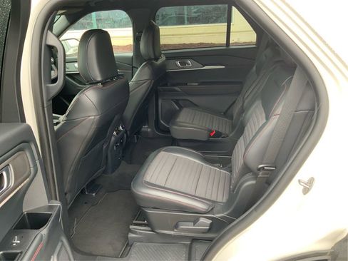 Used 2025 Ford Explorer ST-Line w/ Premium Package image 10