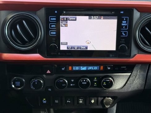 Used 2016 Toyota Tacoma TRD Sport image 12