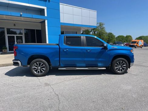 Used 2022 Chevrolet Silverado 1500 LT w/ Z71 Off-Road Package AWD/4WD image 9