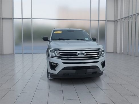 Used 2019 Ford Expedition Max XL image 3