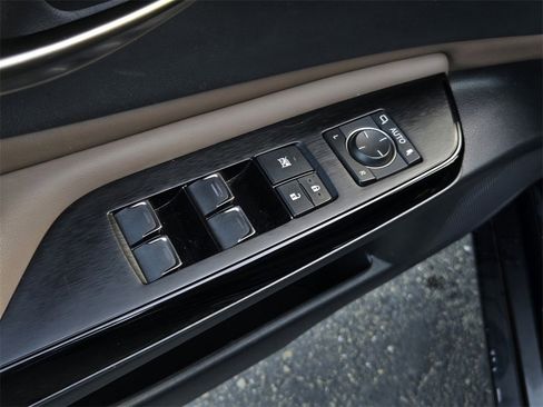 Used 2023 Lexus ES 300h w/ Premium Package image 11