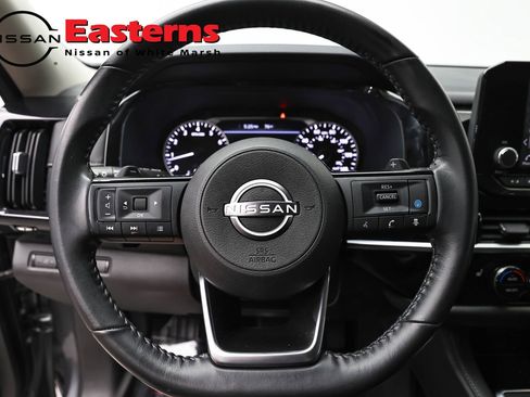 Used 2022 Nissan Pathfinder SV AWD/4WD image 10