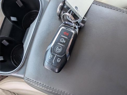 Used 2017 Lincoln MKX Select w/ Select Plus Package image 19