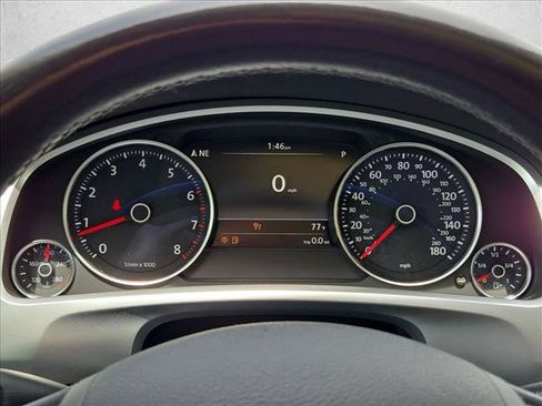 Used 2016 Volkswagen Touareg Executive AWD/4WD image 11