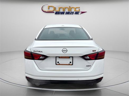 Used 2024 Nissan Altima 2.5 SR image 3
