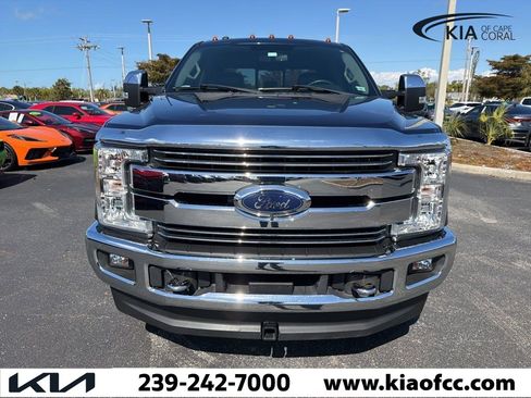 Used 2018 Ford F250 Lariat w/ Chrome Package image 6
