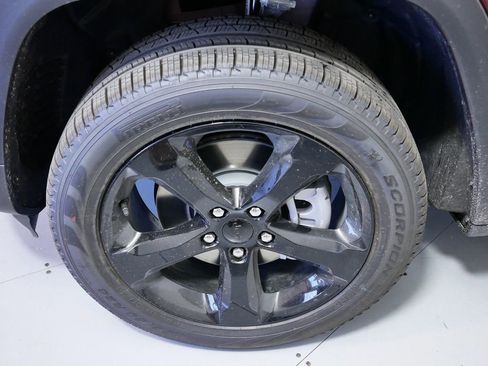 Certified 2025 Jeep Grand Cherokee L Limited w/ Luxury Tech Group II image 22