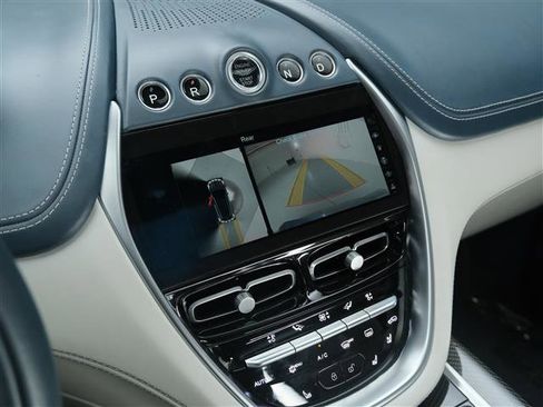 Used 2022 Aston Martin DBX AWD/4WD image 22