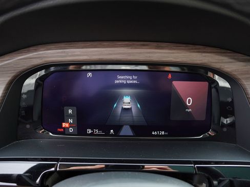 Used 2024 Volkswagen Atlas SEL Premium R-Line image 37