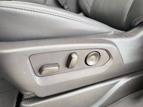 Used 2025 Chevrolet Suburban LT w/ Comfort Package image 13