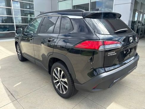 Used 2025 Toyota Corolla Cross XLE FWD image 5