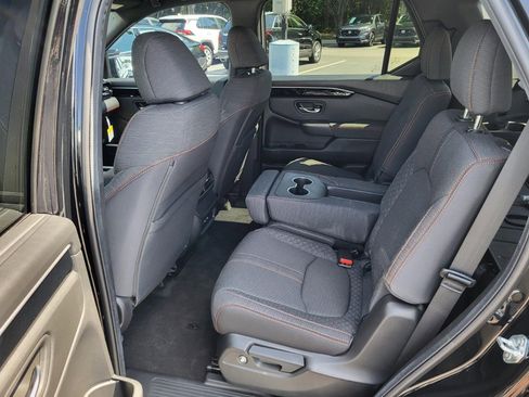 Used 2025 Honda Pilot Sport image 13