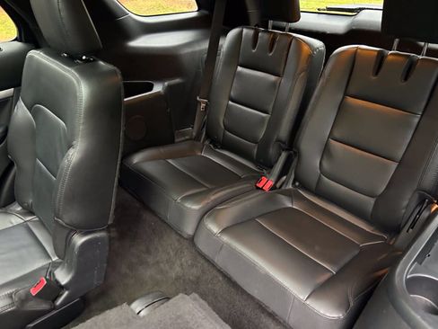 Used 2017 Ford Explorer XLT w/ Equipment Group 202A AWD/4WD image 6