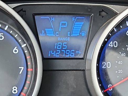 Used 2013 Hyundai Tucson Limited AWD/4WD image 17