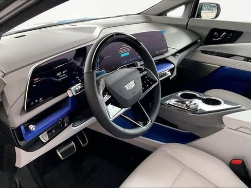 New 2026 Cadillac Optiq Luxury 1 image 7