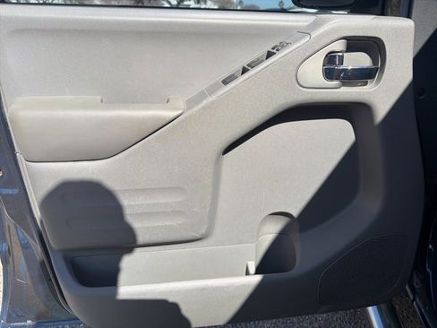 Used 2019 Nissan Frontier SV image 7