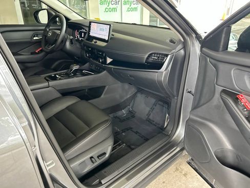 Used 2026 Nissan Rogue SL FWD image 25