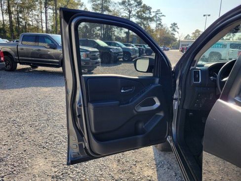 Used 2025 Nissan Frontier SV image 10