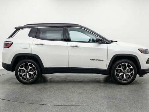 Used 2025 Jeep Compass Limited AWD/4WD image 11