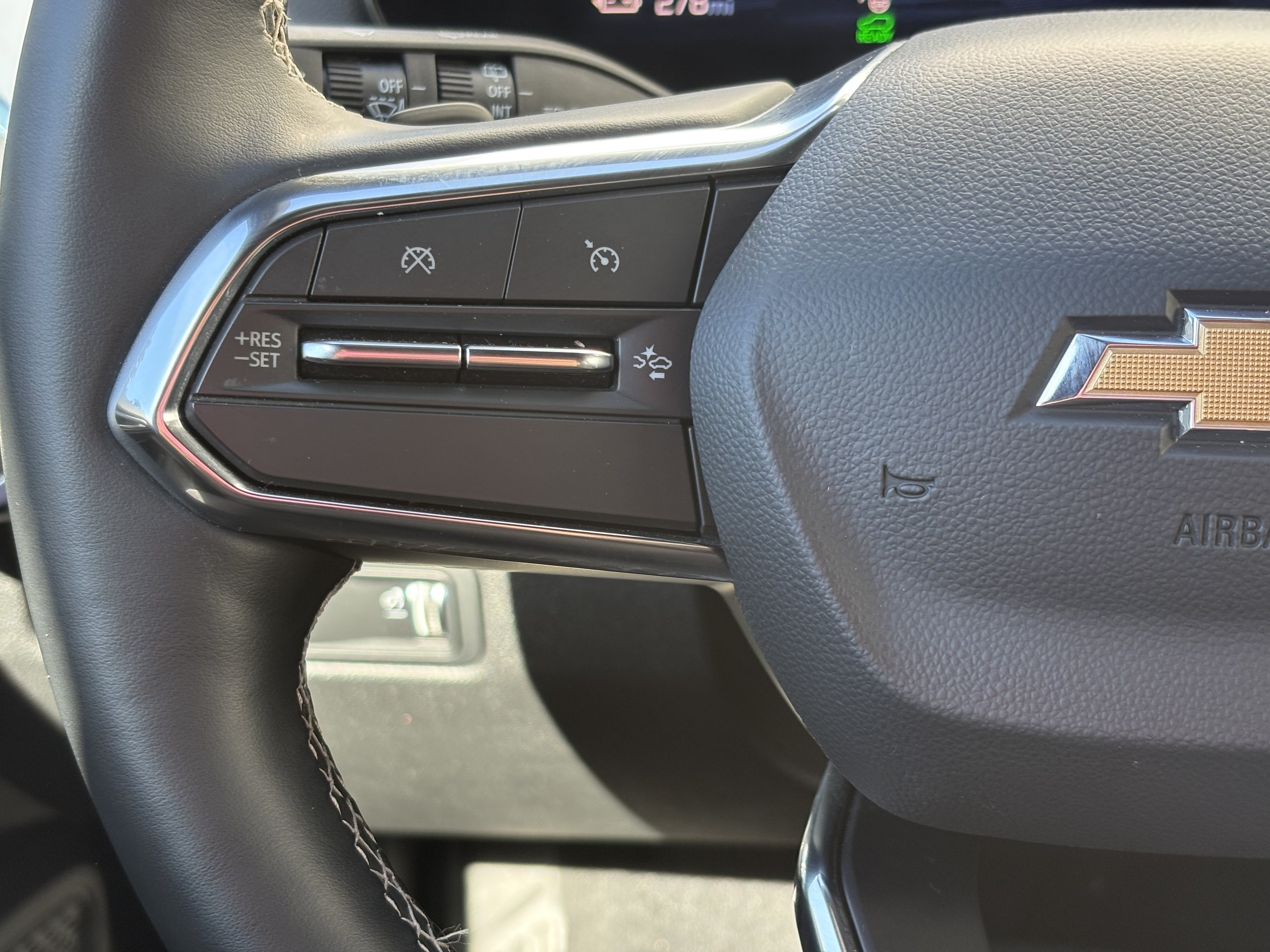 Used 2024 Chevrolet Equinox EV LT FWD image 16
