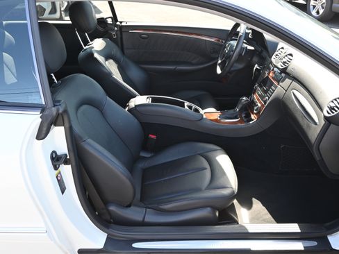 Used 2009 Mercedes-Benz CLK 550 Coupe image 30