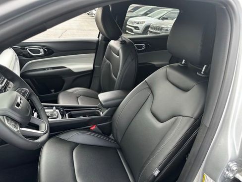 New 2025 Jeep Compass Limited image 18