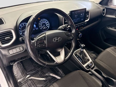 Used 2022 Hyundai Venue SEL image 7