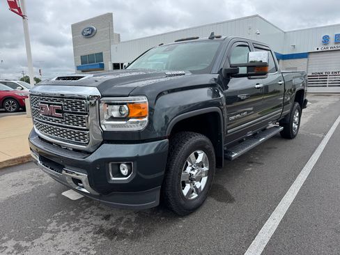 Used 2018 GMC Sierra 3500 Denali w/ Duramax Plus Package AWD/4WD image 4